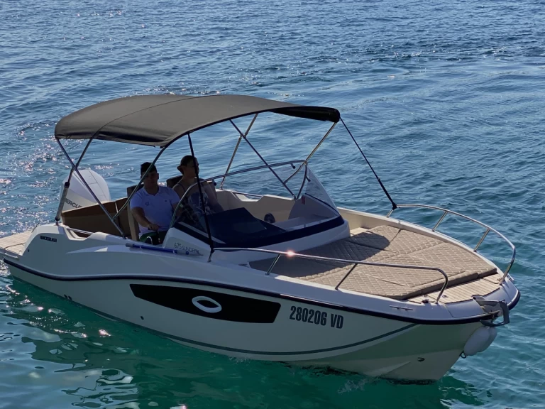 Pronájem lodi Quicksilver Activ 675 Sundeck v Tribunj na Samboatu