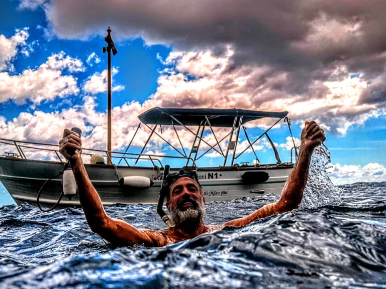 Pronájem Motorová loď Mileo s licencí