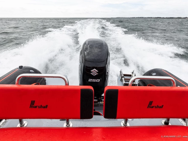 Polotuhá loď k pronájmu v La Trinité-sur-Mer za nejlepší cenu
