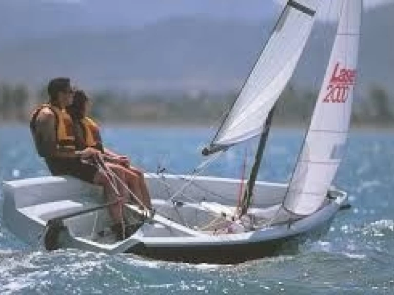 Pronajmout si LASER PERFORMANCE LASER 2000 v Carnac