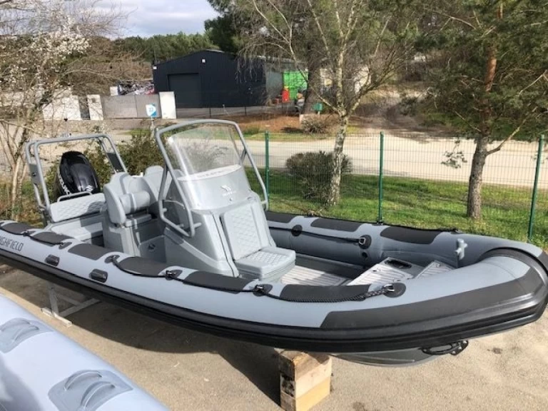 Pronajmout si Highfield Patrol 660 v Port-Haliguen