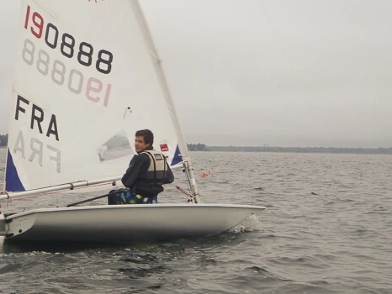 Pronájem jachty v Carnac -LASER PERFORMANCE Laser Solo na Samboatu