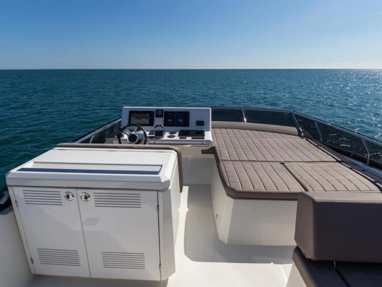 Pronájem lodi Port-Haliguen lákavé ceny Prestige 520