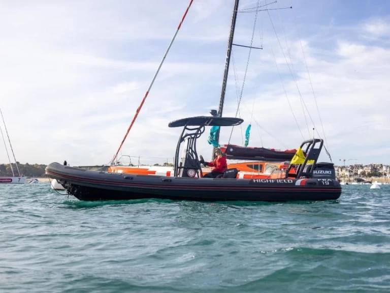 Polotuhá loď k pronájmu v La Trinité-sur-Mer za nejlepší cenu