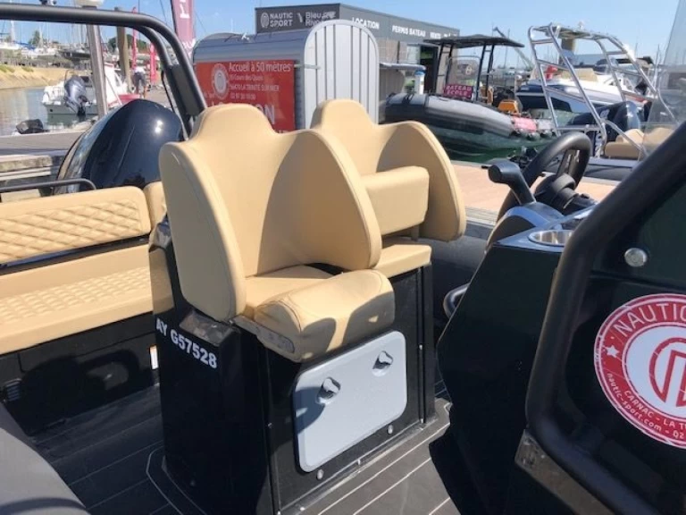 Polotuhá loď k pronájmu v La Trinité-sur-Mer za nejlepší cenu