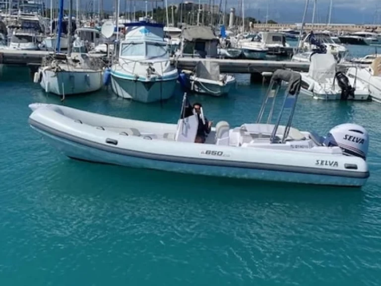 Pronajmout si Selva Selva D650 Family v Antibes