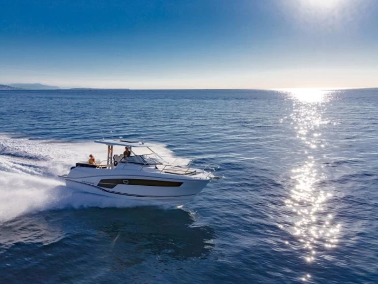 Pronajmout si Jeanneau Cap Camarat 10.5 WA série 2 v La Trinité-sur-Mer