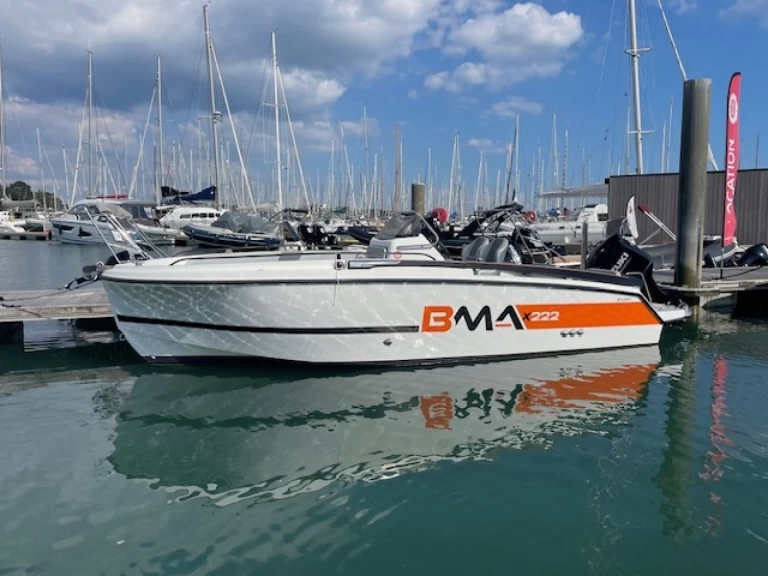 Pronajmout si BMA BOATS BMA X222 v La Trinité-sur-Mer
