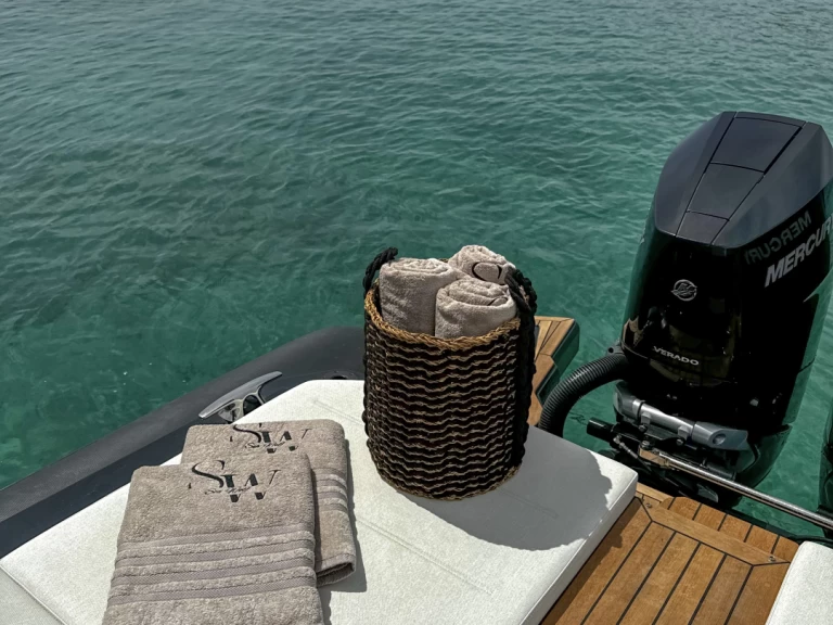 Pronájem lodi Atény lákavé ceny Shadow 40