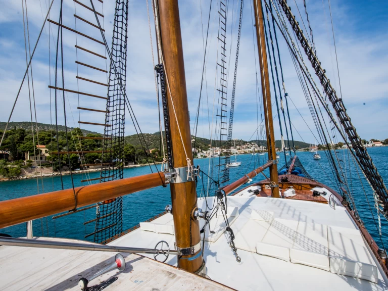 Pronajmout si  Gulet v Alimos