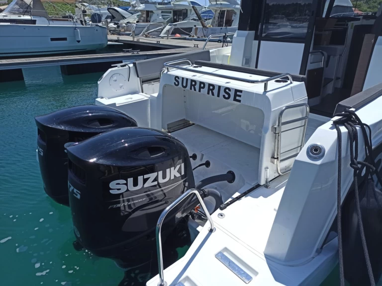 Pronajmout Motorová loď se skipperem či ne Jeanneau v Punat