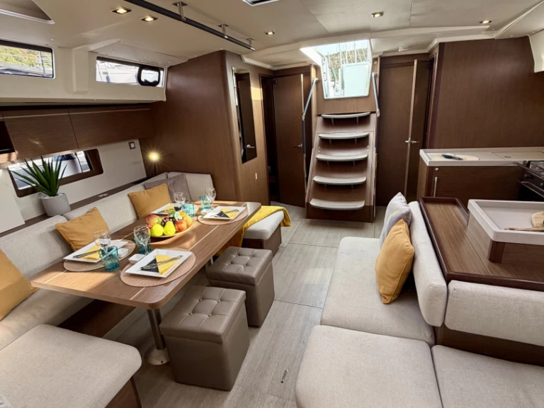 Pronajmout Plachetnice se skipperem či ne Bénéteau v Primošten 