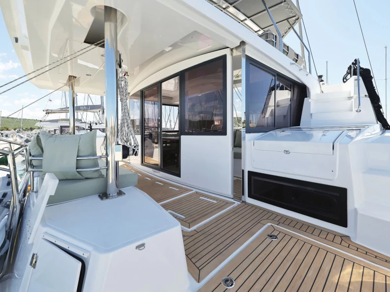 Bali Bali 4.6 jednotlivci a charterové společnosti v Donji Seget