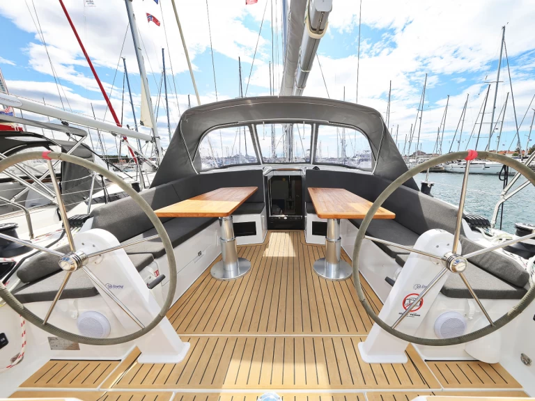 Pronajmout si Hanse Hanse 410 v Biograd Na Moru