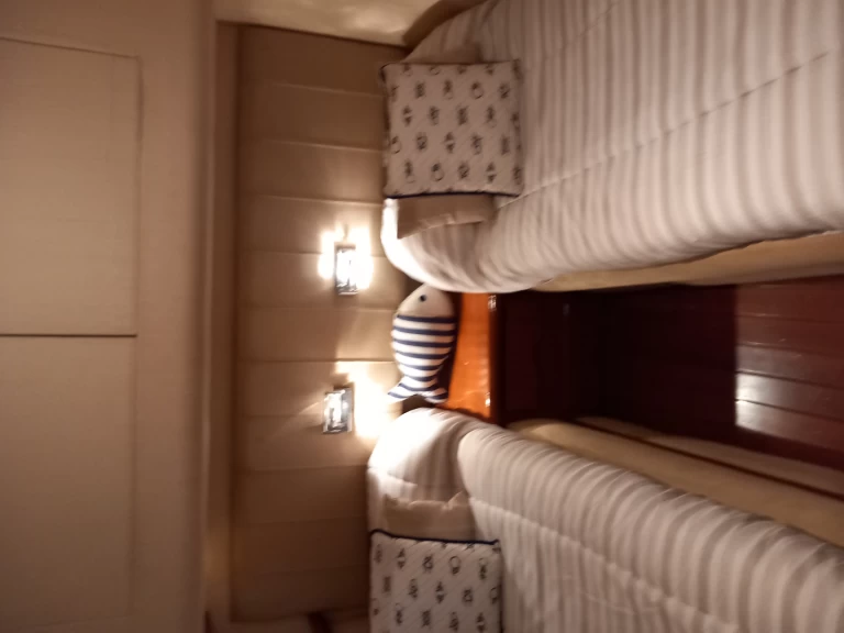 Pronájem Jachta Rodman s licencí