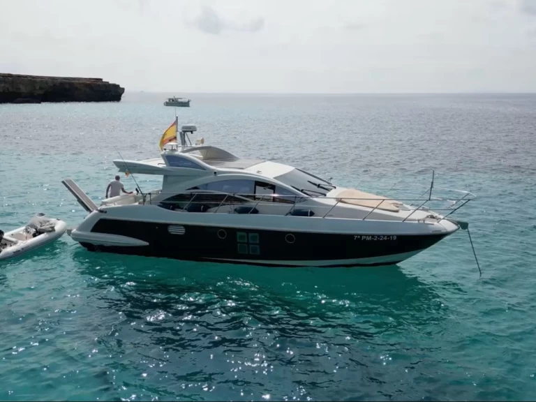 Pronájem lodi Azimut Azimut 43 v Cala d'Or na Samboatu