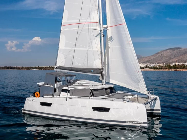 Pronájem Katamarán v Lavrio -Fountaine Pajot Astrea 42