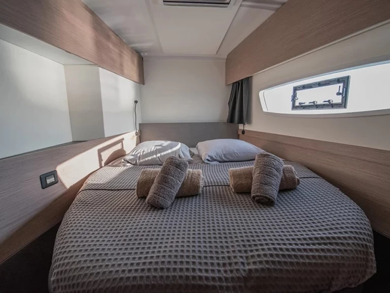 Pronajmout Katamarán se skipperem či ne Fountaine Pajot v Lavrio