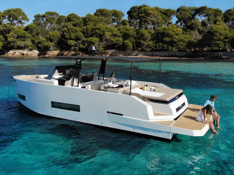 Pronájem Motorová loď De Antonio s licencí