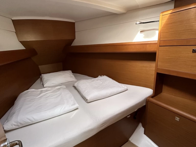 Pronajmout Plachetnice se skipperem či ne Jeanneau v Drage