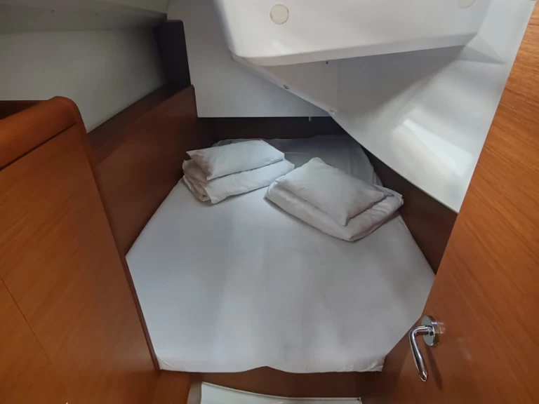 Pronajmout Plachetnice se skipperem či ne Jeanneau v Drage