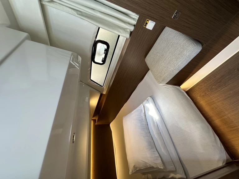 Pronajmout Motorová loď se skipperem či ne Jeanneau v Drage