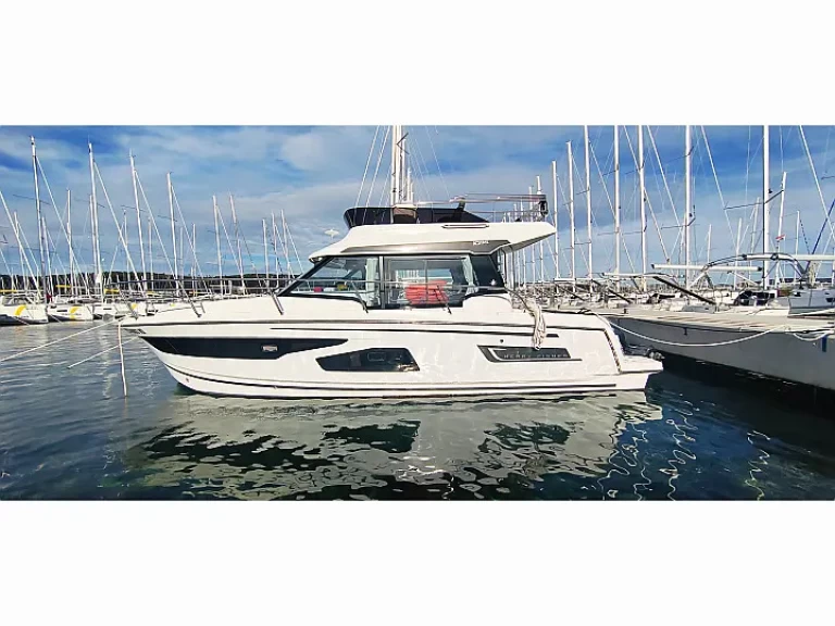 Pronájem Motorová loď Jeanneau s licencí