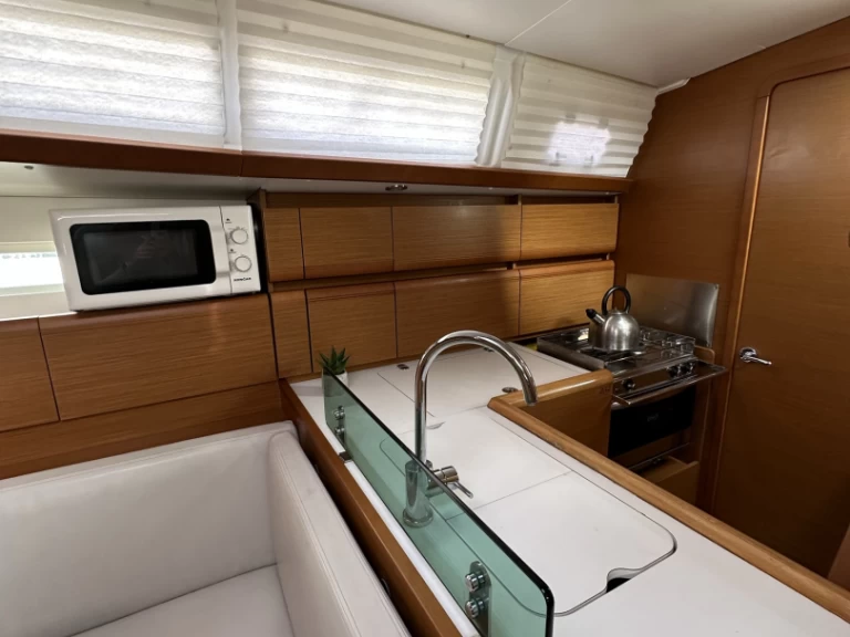 Pronájem Plachetnice Jeanneau s licencí