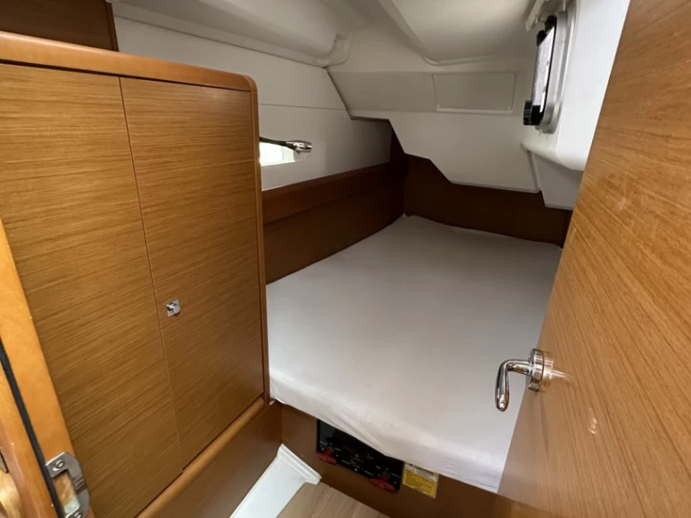 Pronajmout Plachetnice se skipperem či ne Jeanneau v Drage