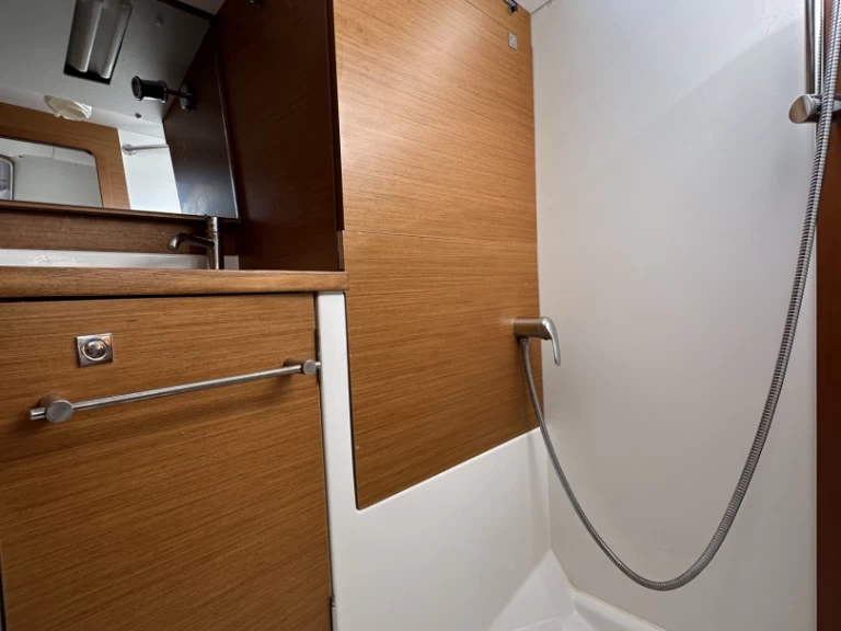 Pronájem Plachetnice Jeanneau s licencí