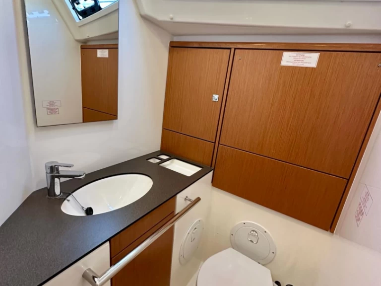 Pronajmout Plachetnice se skipperem či ne Bavaria v Sukošan