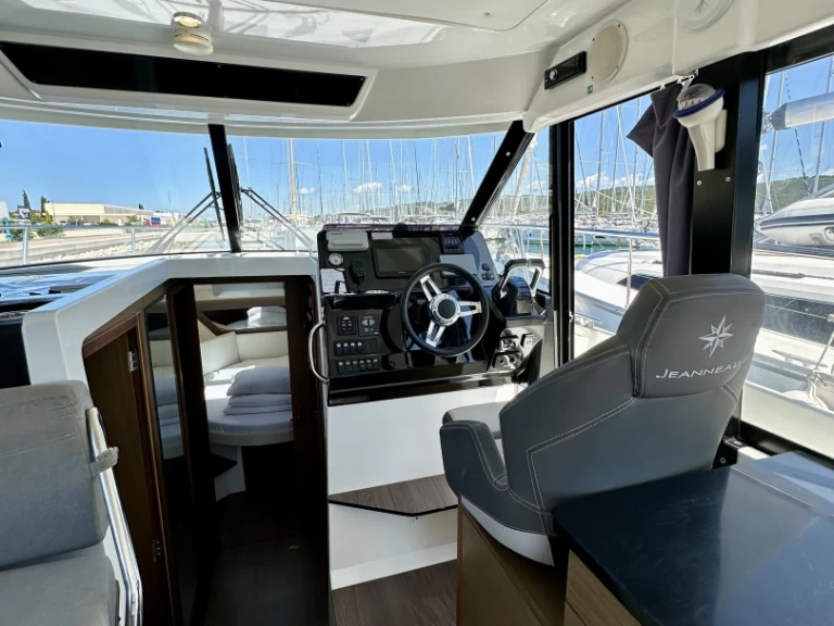 Pronájem lodi Drage lákavé ceny Merry Fisher 1095 Fly