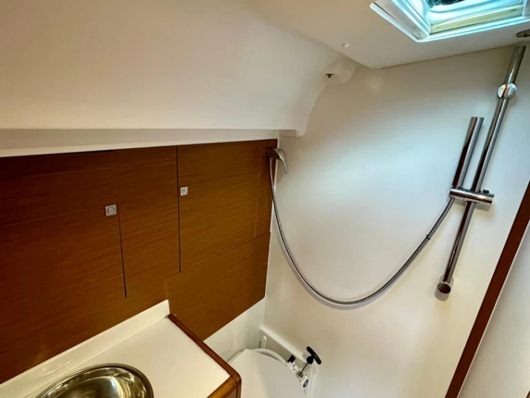 Jeanneau Sun Odyssey 449 jednotlivci a charterové společnosti v Sukošan