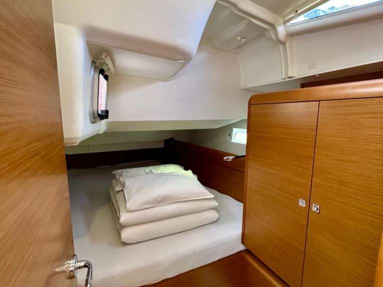 Pronajmout si Jeanneau Sun Odyssey 449 v Sukošan