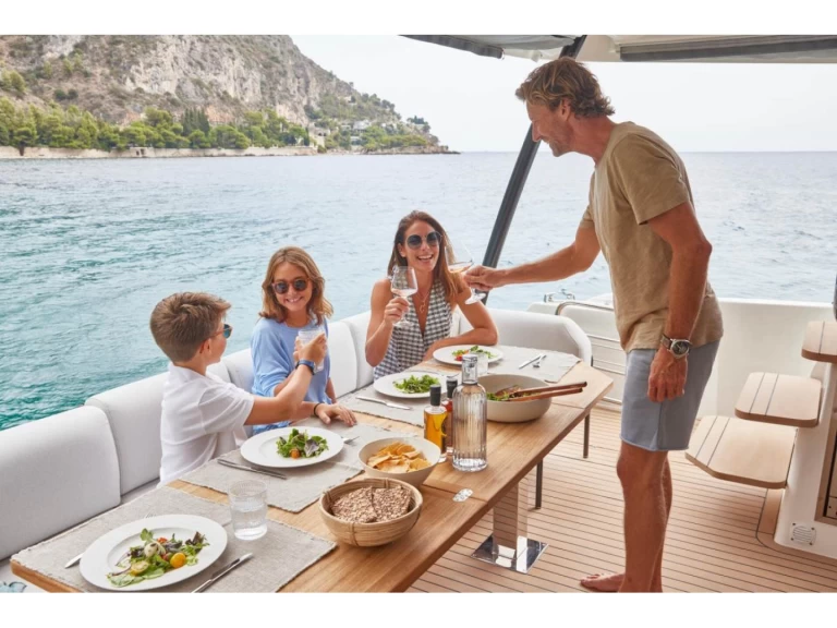 Pronájem Motorová loď v Capo d'Orlando -Prestige Prestige M48