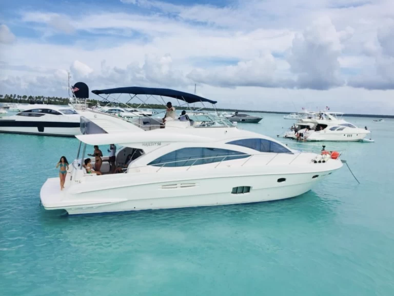 Pronajmout Motorová loď se skipperem či ne Azimut v La Romana