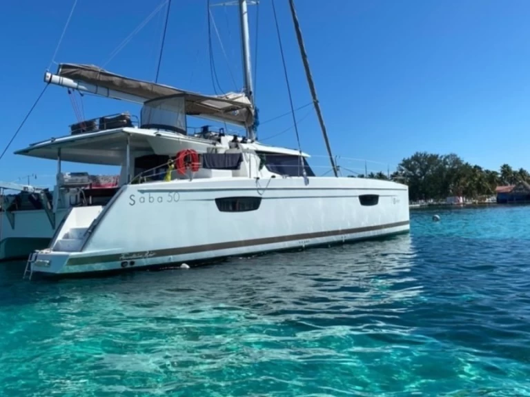 Pronajmout si Fountaine Pajot Nowhere v Belize City