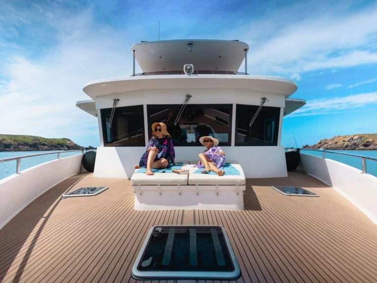 Pronájem lodi Neel L'INDECIS v Sint Maarten na Samboatu