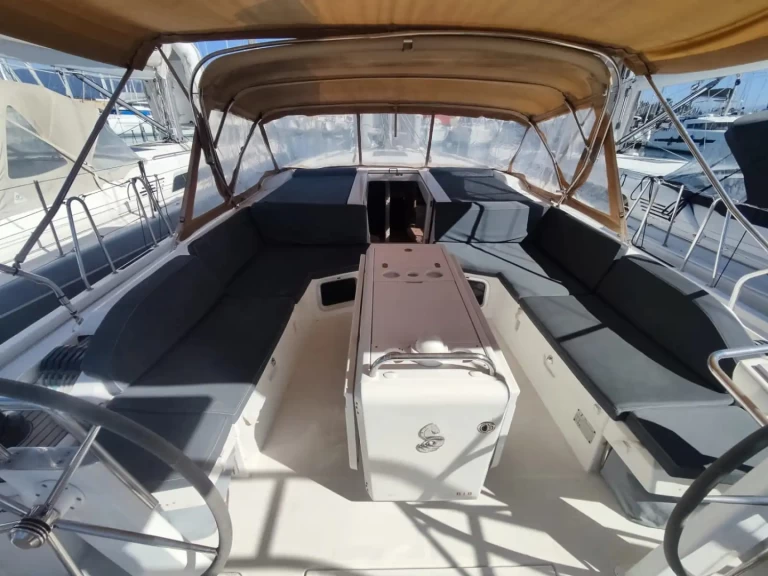 Pronájem Plachetnice Bénéteau s licencí