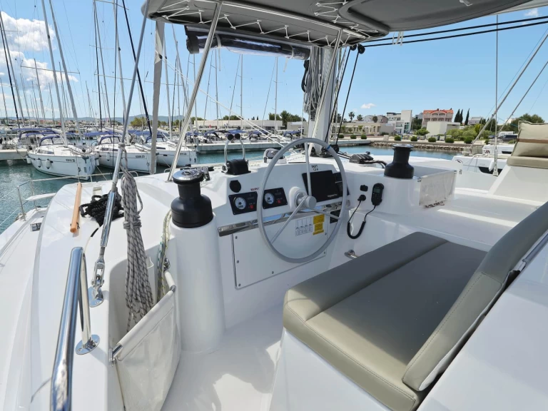 Bali Bali 4.4 jednotlivci a charterové společnosti v Sukošan