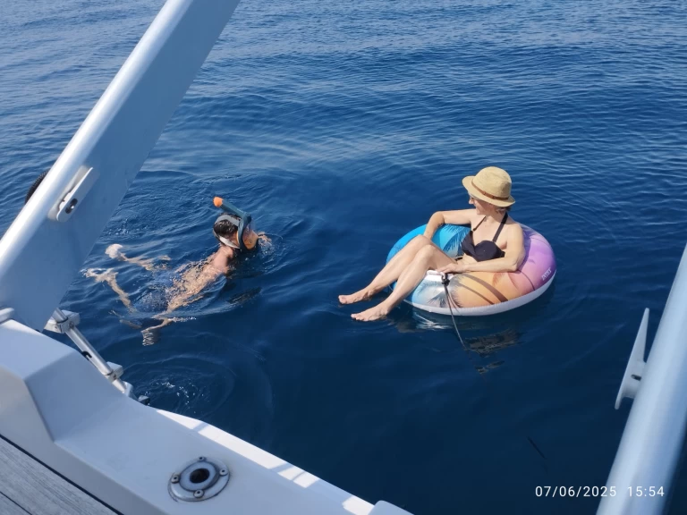 Pronájem lodi Cannes lákavé ceny Ferretti 36