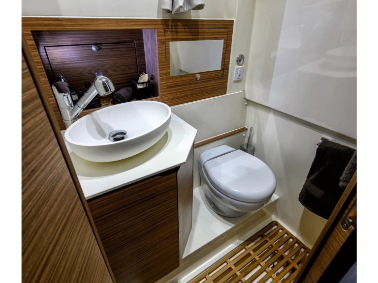 Pronajmout Polotuhá loď se skipperem či ne Bwa v La Trinité-sur-Mer