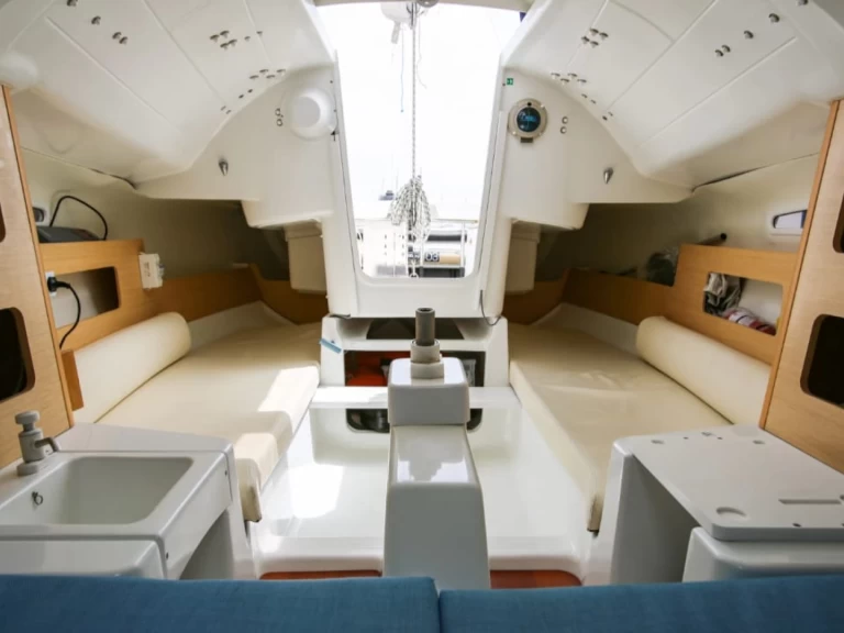 Pronájem Plachetnice Bénéteau s licencí