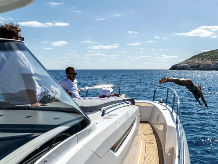 Pronájem Motorová loď Nimbus s licencí