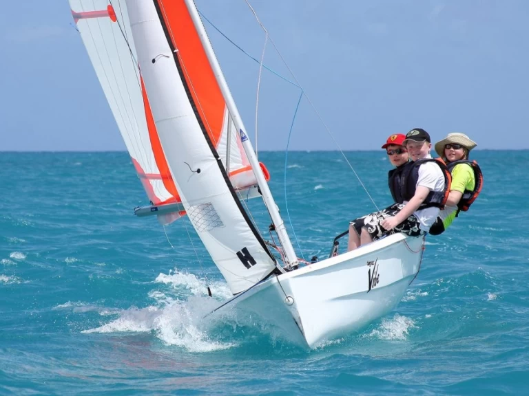 Plachetnice k pronájmu v Carnac za nejlepší cenu