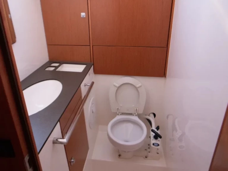 Pronájem lodi Nikiána lákavé ceny Cruiser 46