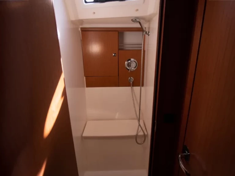 Pronájem lodi Bavaria Cruiser 46 v Nikiána na Samboatu