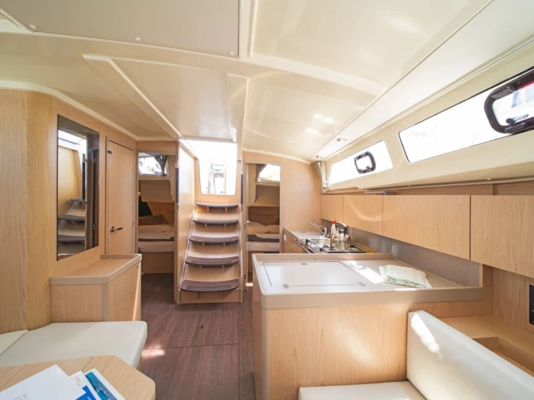 Pronajmout si Bénéteau Oceanis 41.1 v Nikiána