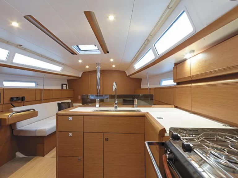 Pronajmout Plachetnice se skipperem či ne Jeanneau v Lefkáda