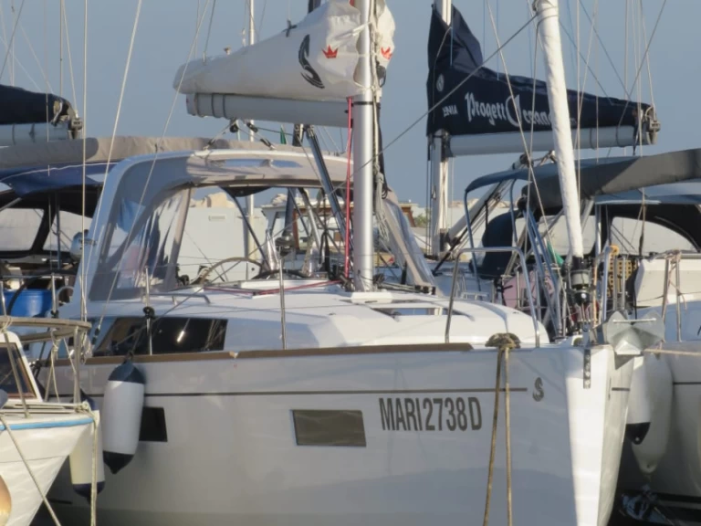 Bénéteau Oceanis 38 jednotlivci a charterové společnosti v Procida